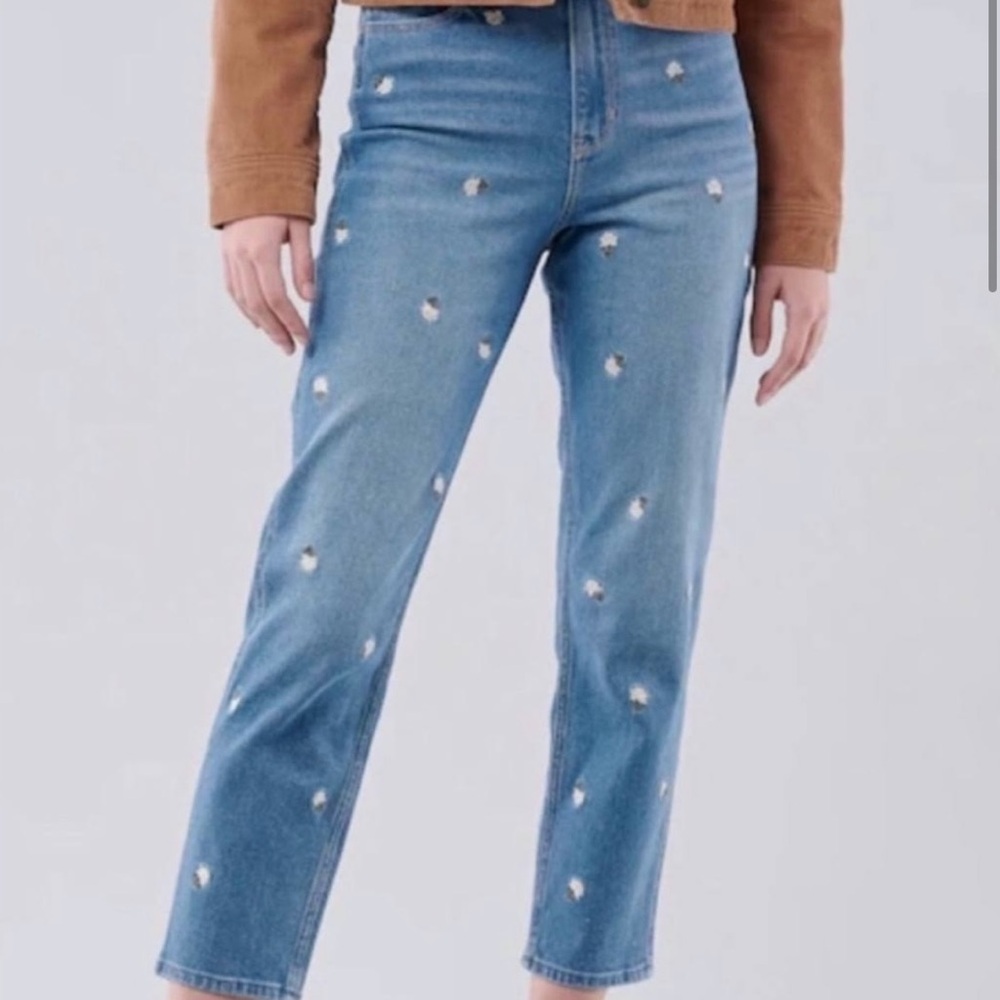 Hollister Ultra High Rise Mom Jean - White Floral - Size 5R / 27